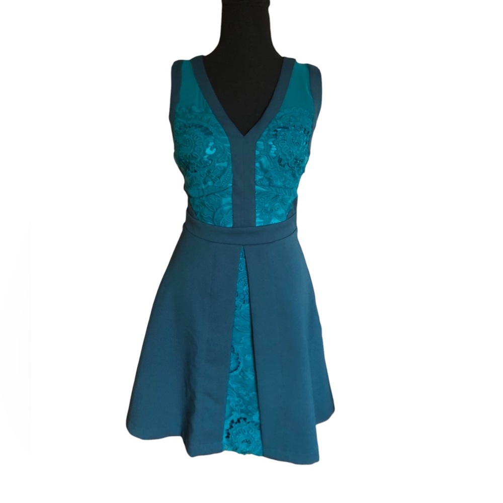 Adelyn Rae Fit & Flare teal green Embroidered Lace V-Neck Mini Dress Women’s XS